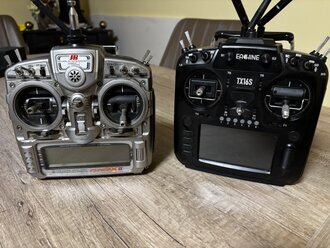 Trasmettitore radio RC con impostazioni a schermo